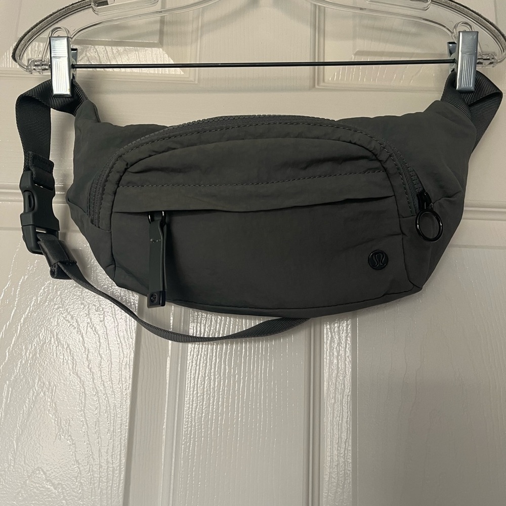 lululemon athletica belt bag